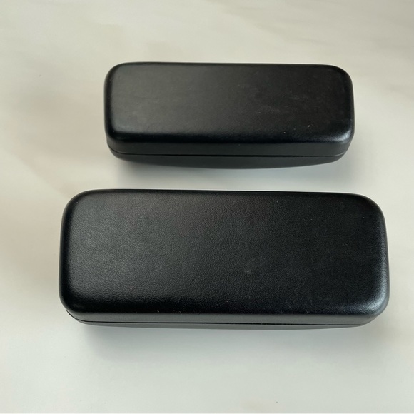 Pair of Visionworks hard shell glasses cases - Picture 2 of 9